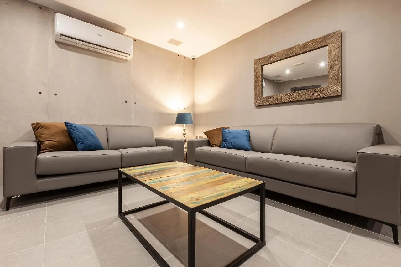 Apartment Charming,Comfortable And Centrally Located Group Accomodation Gzira