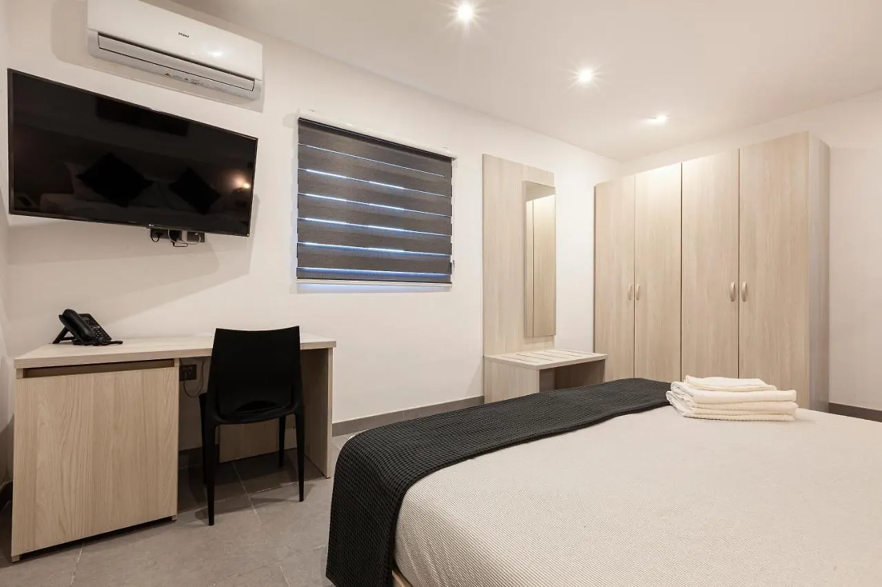Charming,Comfortable And Centrally Located Group Accomodation Gzira 0*,  Malta