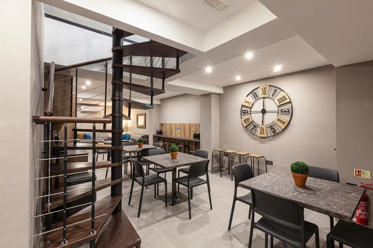 Charming,Comfortable And Centrally Located Group Accomodation Gzira Apartment