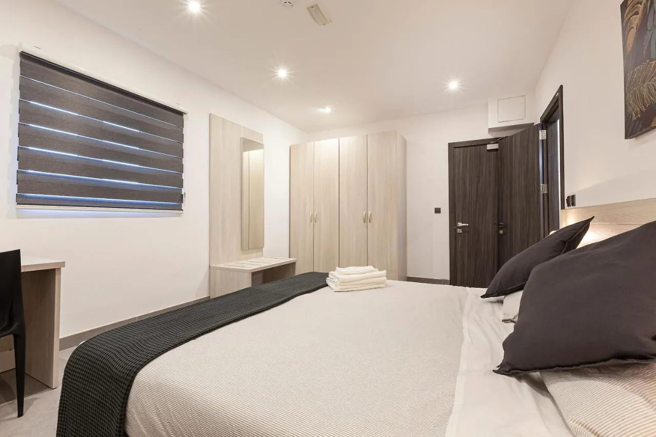 Charming,Comfortable And Centrally Located Group Accomodation Gzira 0*,  Malta